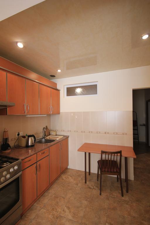 Republic Square Apartment Єреван Номер фото