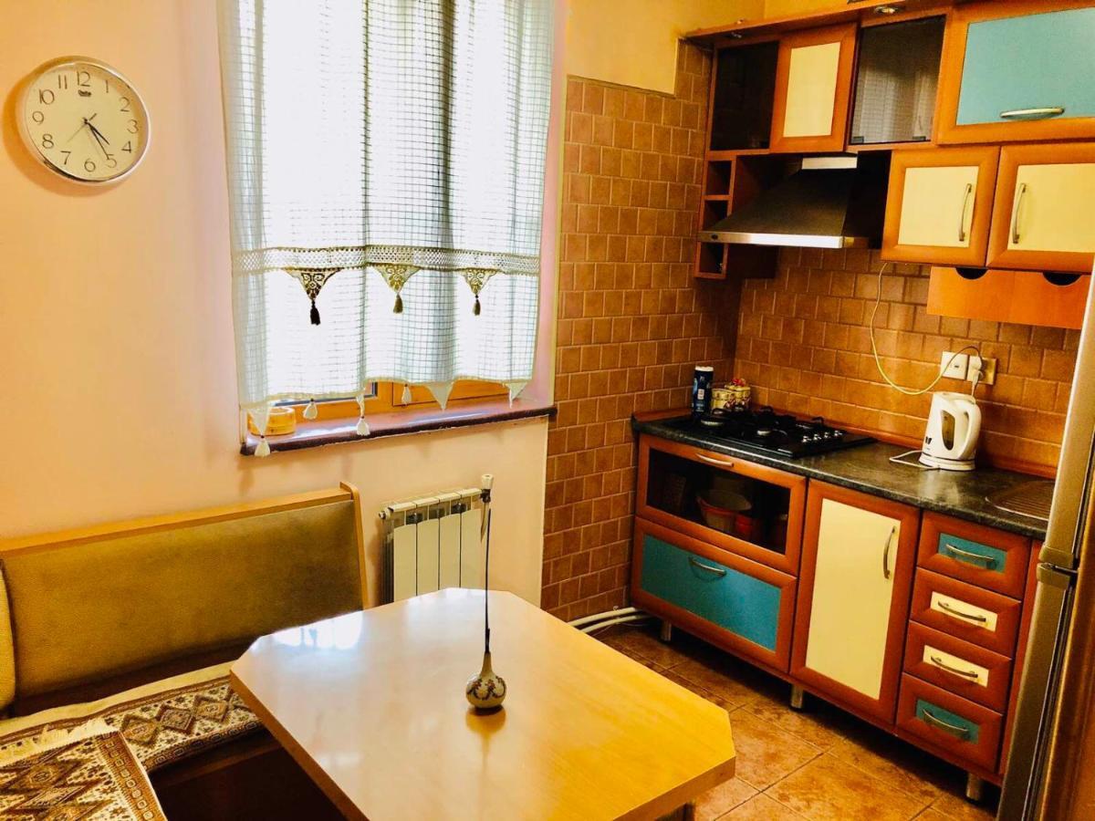 Republic Square Apartment Єреван Екстер'єр фото